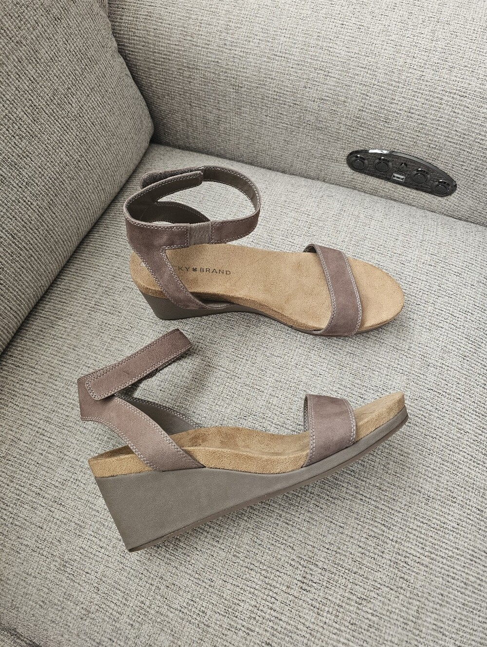 Lucky Brand Kanoa Leather Wedge Sandals – Taupe – Women's Size 9 - Picture 2 of 7